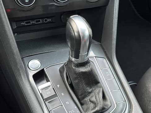 Used 2019 Volkswagen Tiguan SE image 21