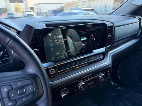 Used 2024 GMC Sierra 1500 SLT image 16