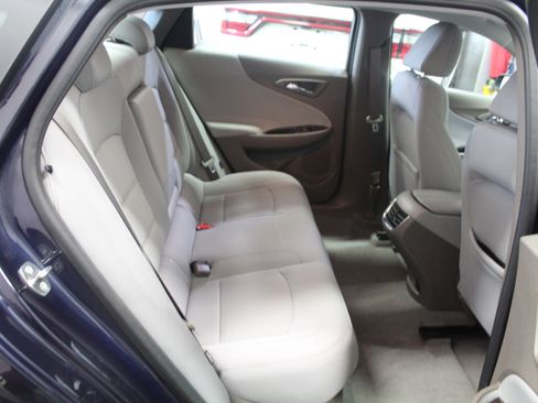 Used 2017 Chevrolet Malibu LT image 25