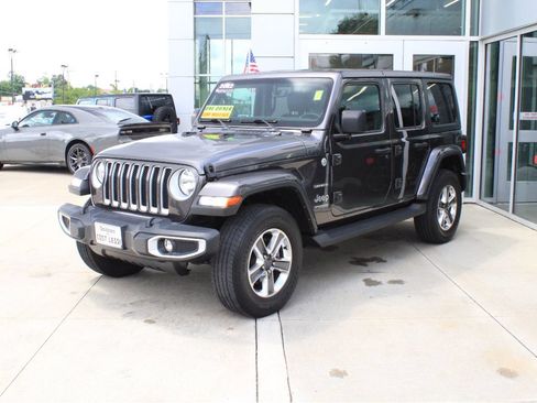 Used 2022 Jeep Wrangler Unlimited Sahara AWD/4WD image 3