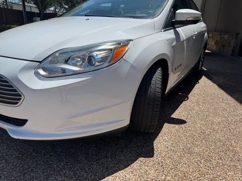 Used 2018 Ford Focus Electric Hatchback FWD image 3