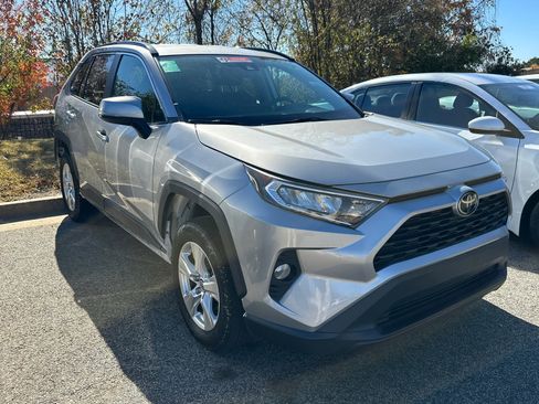 Used 2021 Toyota RAV4 XLE image 3