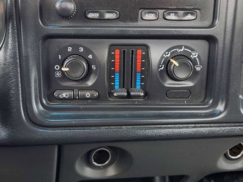 Used 2005 Chevrolet Silverado 3500 4x4 Regular Cab w/ Heavy-Duty Power Package image 22