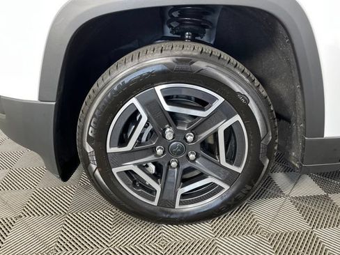 Used 2026 Jeep Cherokee Laredo AWD/4WD image 10