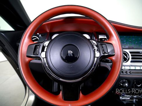 Used 2019 Rolls-Royce Dawn RWD image 15