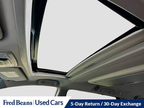 Used 2016 Toyota Sienna SE Premium w/ Four Season Floor Mat Package FWD image 28