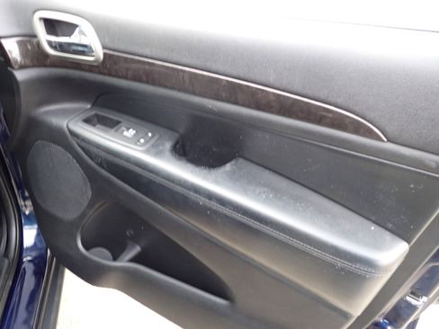 Used 2012 Jeep Grand Cherokee Laredo w/ Laredo E Group image 29