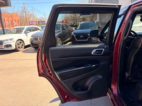 Used 2020 Jeep Grand Cherokee Altitude AWD/4WD image 15
