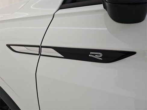 Used 2022 Volkswagen Tiguan SE R-Line image 46