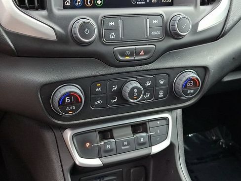 Used 2024 GMC Terrain SLT AWD/4WD image 17