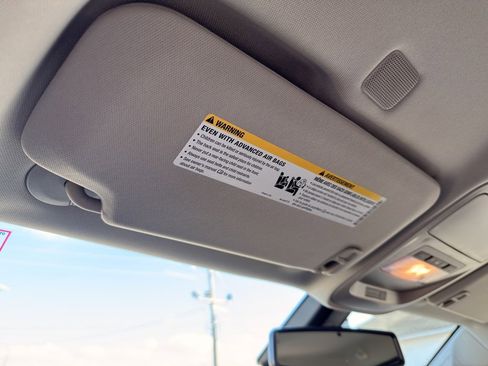 Used 2021 Chevrolet Colorado LT w/ Safety Package image 40