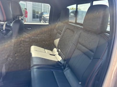 Used 2023 Nissan Frontier PRO-4X w/ Pro-4X Premium Package AWD/4WD image 9