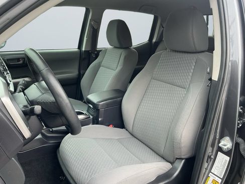Used 2022 Toyota Tacoma SR5 w/ Technology Package AWD/4WD image 10