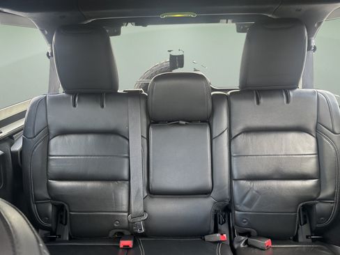 Used 2018 Jeep Wrangler Unlimited Sahara AWD/4WD image 25