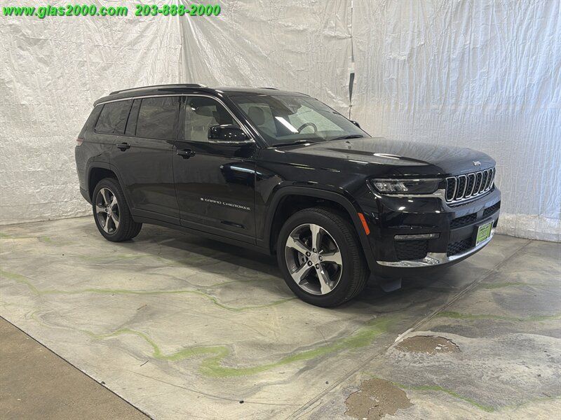 Used 2023 Jeep Grand Cherokee L Limited AWD/4WD image 2