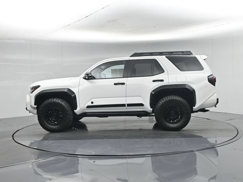 Used 2025 Toyota 4Runner Trailhunter AWD/4WD image 31