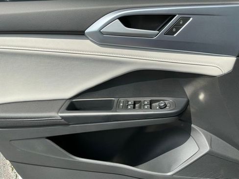 New 2026 Volkswagen Taos SE FWD image 10