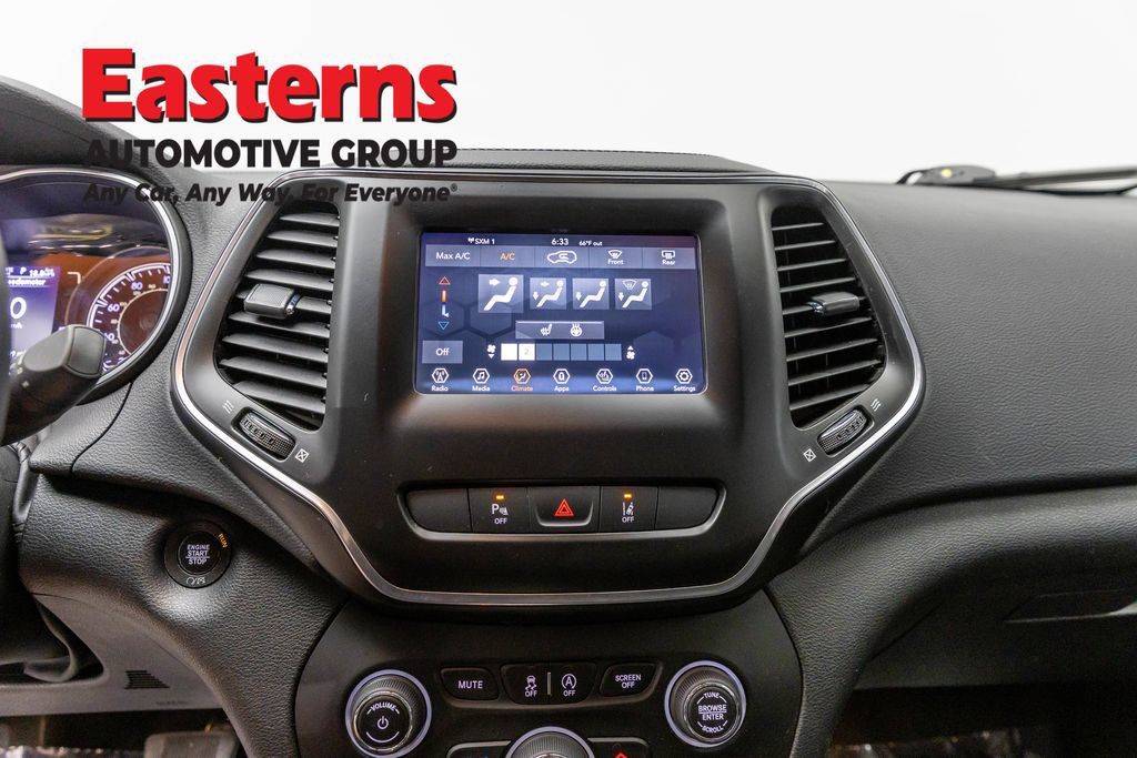 Used 2021 Jeep Cherokee Latitude Plus AWD/4WD image 12
