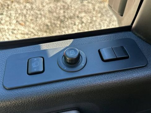 Used 2015 Ford F250 Lariat w/ Lariat Ultimate Package AWD/4WD image 24