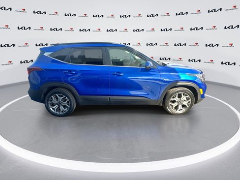 Certified 2023 Kia Seltos EX image 9