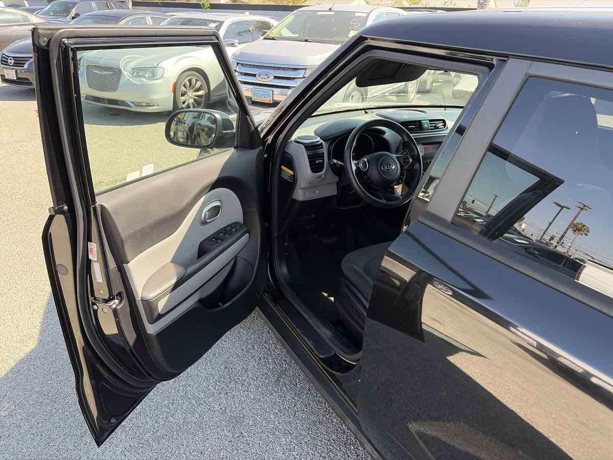 Used 2016 Kia Soul FWD image 6