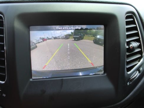 Used 2020 Jeep Compass Latitude FWD image 13