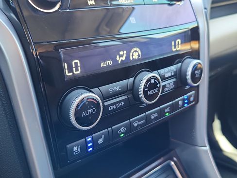Used 2020 Subaru Ascent Touring AWD/4WD image 29