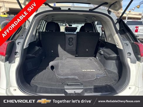 Used 2017 Nissan Rogue SV image 10