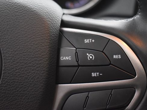Used 2022 Jeep Grand Cherokee Laredo X AWD/4WD image 30