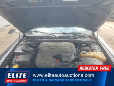 Used 2018 Dodge Challenger SXT image 21
