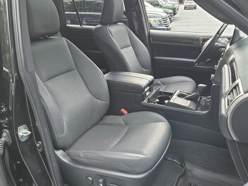 Used 2023 Lexus GX 460 Premium w/ Accessory Package image 17