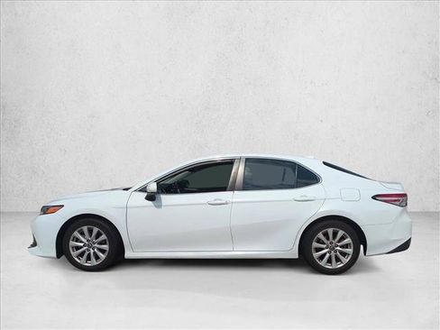 Used 2019 Toyota Camry LE FWD image 6