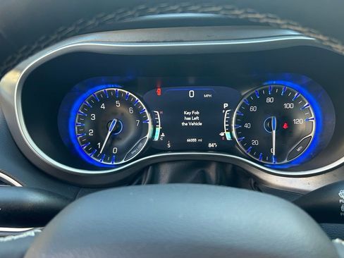 Certified 2023 Chrysler Pacifica Touring-L FWD image 20