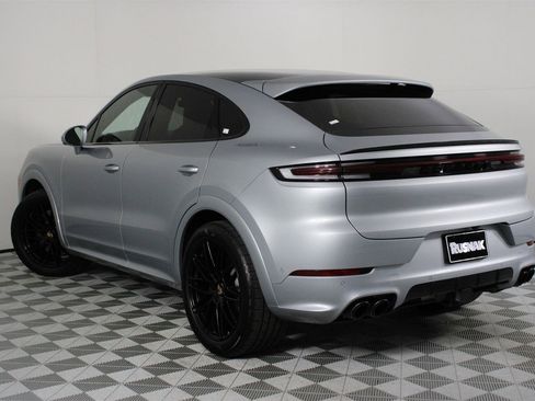 Used 2025 Porsche Cayenne S image 3