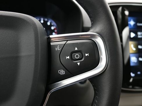 Used 2020 Volvo XC40 T5 Momentum w/ Protection Package Premier image 21