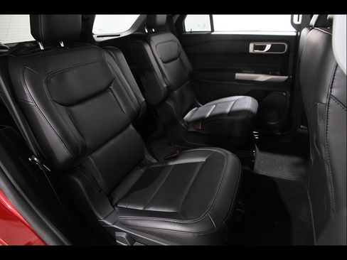 Used 2023 Ford Explorer XLT w/ Equipment Group 202A AWD/4WD image 19