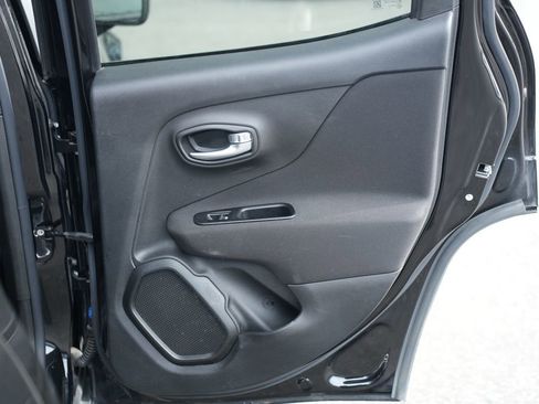 Used 2021 Jeep Renegade Latitude w/ Luxury Group I image 19