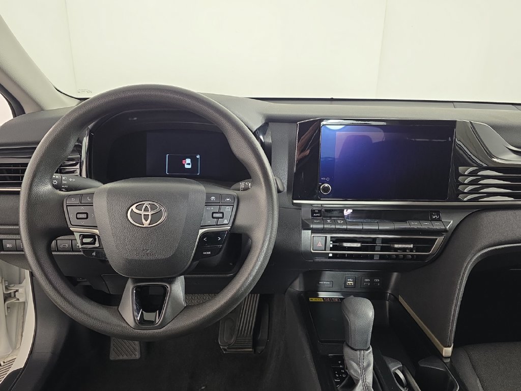 Used 2025 Toyota Camry LE FWD image 12