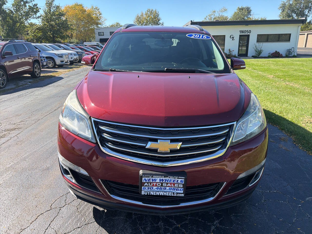 Used 2016 Chevrolet Traverse LT w/ Style and Technology Package FWD image 2