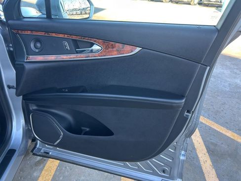 Used 2020 Lincoln Nautilus Reserve image 9