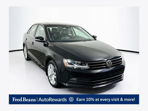 Used 2017 Volkswagen Jetta SEL FWD image 1
