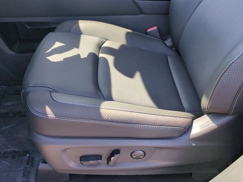 New 2026 Nissan Pathfinder SL w/ SL Premium Package FWD image 16