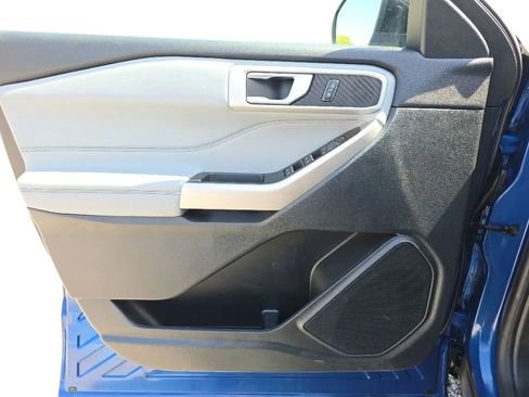 Used 2022 Ford Explorer XLT w/ Equipment Group 202A AWD/4WD image 9