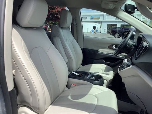 Used 2021 Chrysler Voyager Lxi image 36