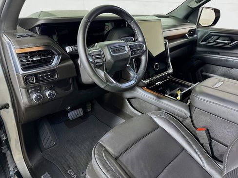 Used 2025 GMC Yukon XL Denali AWD/4WD image 7