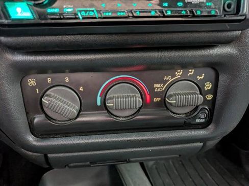 Used 1999 GMC Jimmy SLE AWD/4WD image 14