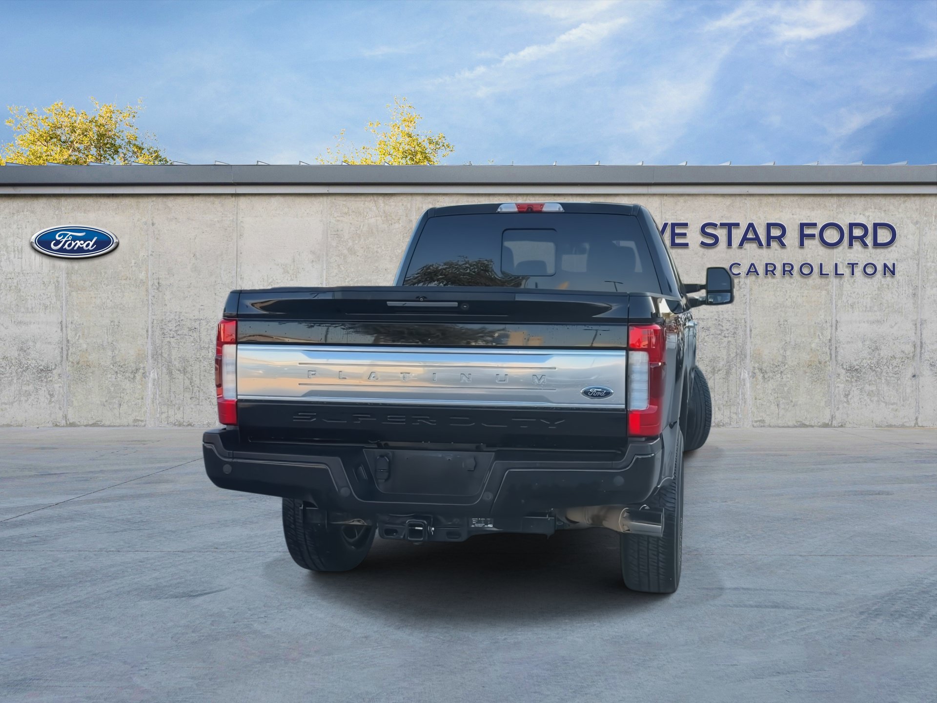 Certified 2017 Ford F250 Platinum w/ FX4 Off-Road Package AWD/4WD image 7