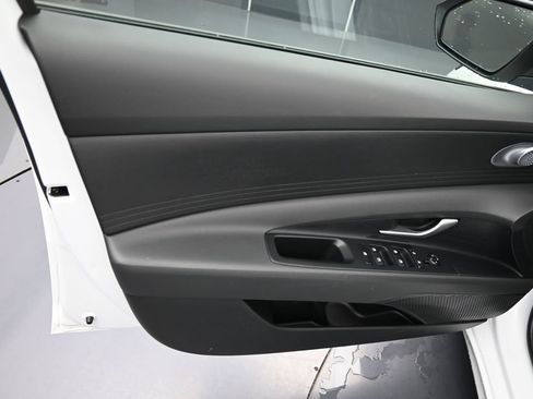 Certified 2026 Hyundai Elantra SE FWD image 13
