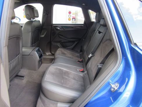 Used 2018 Porsche Macan image 18