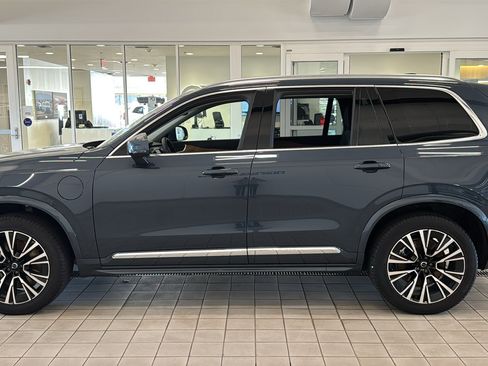 Used 2025 Volvo XC90 T8 Plus w/ Protection Package Premier AWD/4WD image 8